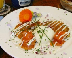 Corn Fritters with Poached Eggs, Smoked Salmon & Cr�me Fraiche