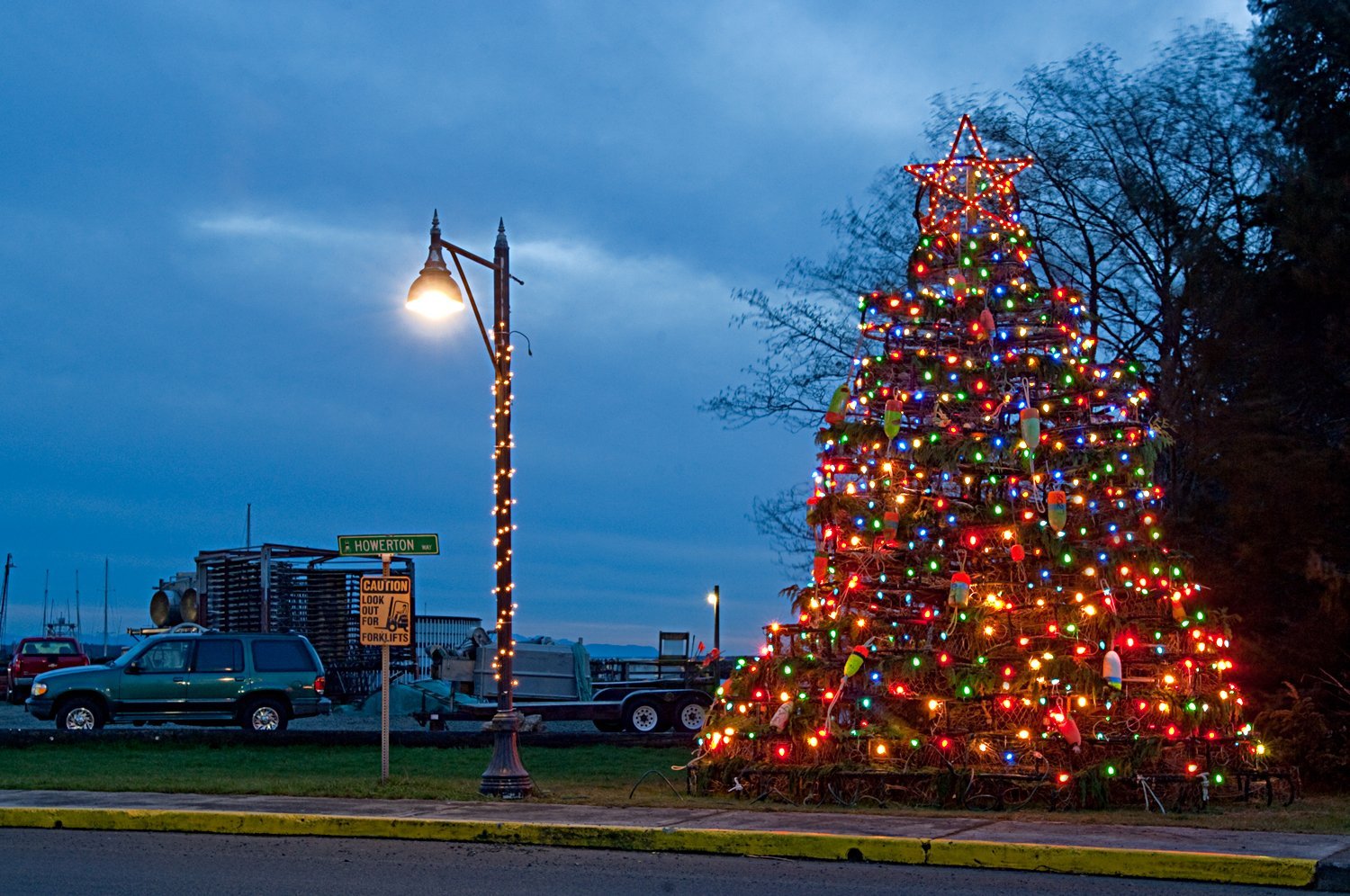 Crab Pot Christmas Tree Light Up Events Unique Inns